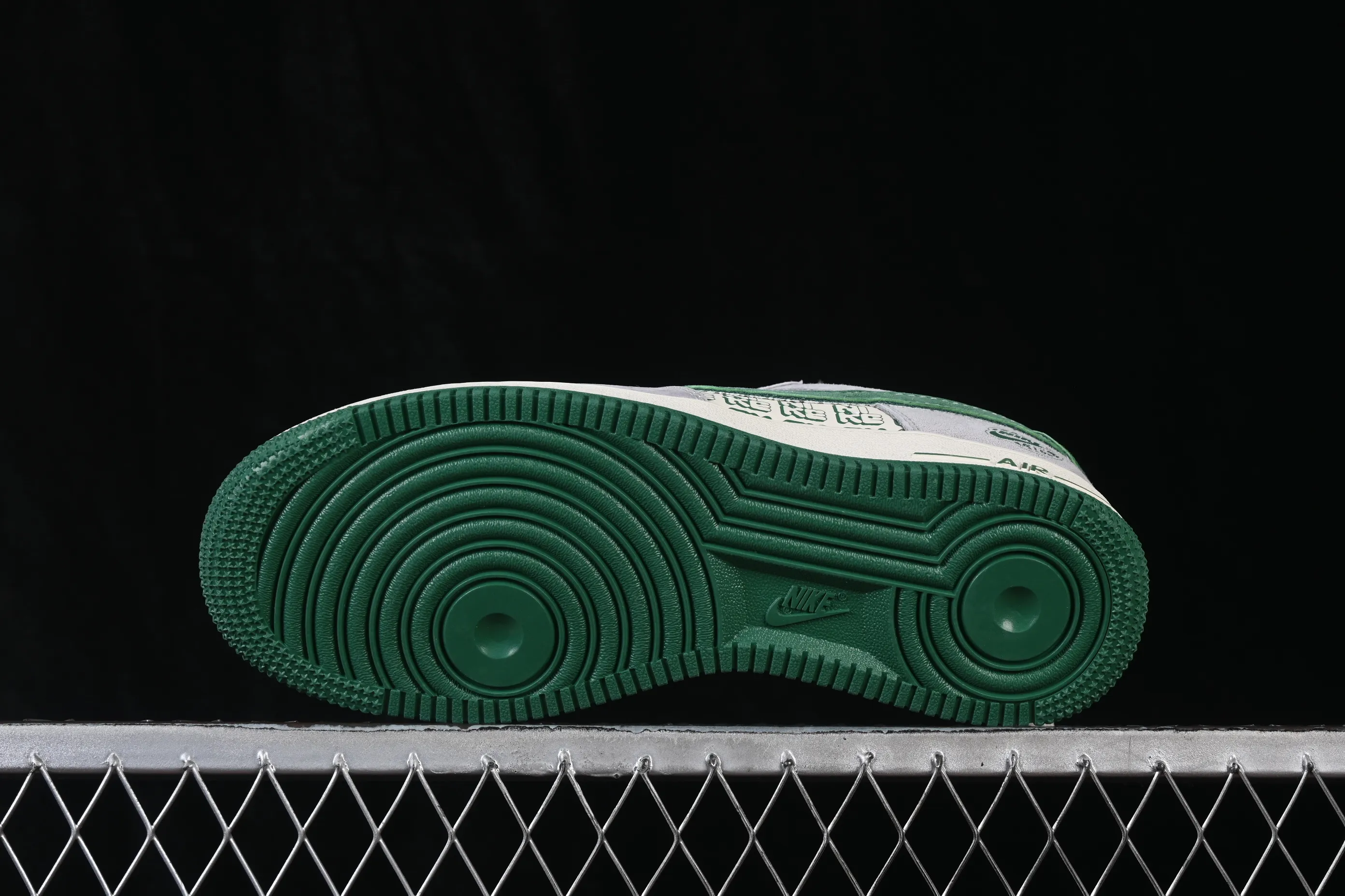 All categories Nk Air Force 1 Air Force series Nk Air Force 1 Low Air Force low-top Nike Air Force 1'07 Low gray and green full print Air Force 1 low-top casual sneakers DW8806-002
